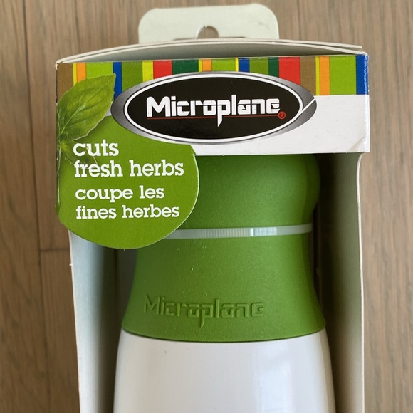 Microplane Herb Mill - Picture 2 of 7